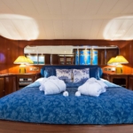 009_STAR-OF-THE-SEA_Master-Stateroom_HR-m0VV7LSr