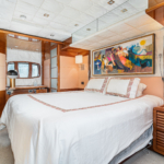 010-XOXO-Benetti-85-VIP-Stateroom-010-CvBD6T43