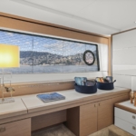 14_Master-stateroom_THOM6878-azHtCTuN