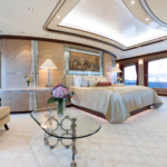 QUEEN-MAVIA_11_SW_Master-stateroom_Queen-Mavia-102_LR-ZdEkY7ti
