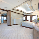 QUEEN-MAVIA_12_SW_Master-stateroom_Queen-Mavia-110_LR-gnKm0Rmq