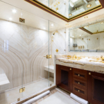 QUEEN-MAVIA_24_SW_VIP-bathroom_Queen-Mavia-141_LR-r5oTsdhm